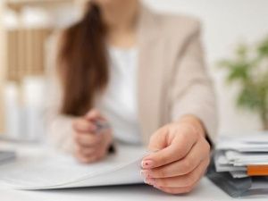 Бывшая работница банка оформила кредит на клиентку и похитила деньги