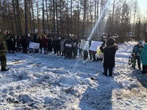 Жители Иенгры потребовали прекратить деятельность старательской артели 