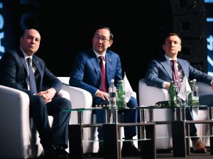 Айсен Николаев принял участие в форуме «Будущее алмазных городов» в Мирном