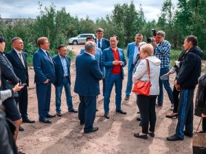 Айсен Николаев в рамках рабочей поездки в Нерюнгринский район особое внимание уделил переселению граждан из аварийного жилья