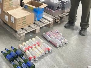 Полицейские Амгинского района изъяли более 12 литров просроченного алкоголя в местном магазине