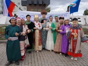 В Москве в парке Победы на Поклонной горе волонтеры развернут российский флаг