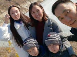 В Якутске многодетная семья из-за пожара осталась без жилья и вещей. Они нуждаются в помощи