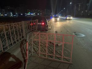 В Якутске на проспекте Николаева водитель "Toyota Aristо" сбил двух пешеходов, включая подростка