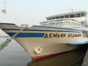 На теплоходе «Ленатурфлот» задержан уголовник из Белоруссии!  Он работал официантом