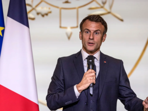 Макрон объяснил пощечину жены