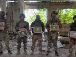 Опорные пункты Якутии в зоне СВО доставляют военным подарки из республики