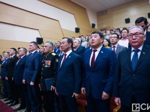 Государственные награды вручили воинам-якутянам на II Антифашистском форуме в Якутске