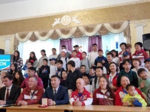 Якутские паралимпийцы встретились с детьми Амгинского района