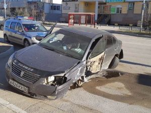 В Якутске нетрезвый водитель наехал на столб