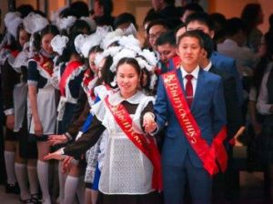 Родителей выпускников призывают воздержаться от выпускных балов и праздничных банкетов