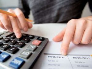 Некоторым отраслям продлили отсрочку по налогам и взносам