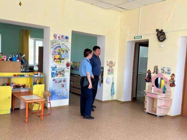 Семеро детей с признаками кишечного отравления доставлены в больницу