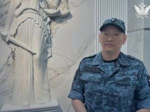 Пьяный водитель наехал на забор Мирового суда в Якутске