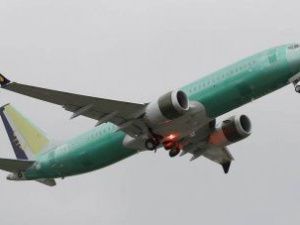 Во Флориде Boeing 737 со 136 пассажирами упал в реку