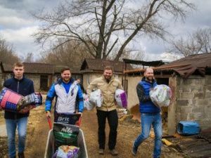 Мы в ответе за тех, кого приручили молодогвардейцы оказали помощь приютам во Всемирный день бездомных животных