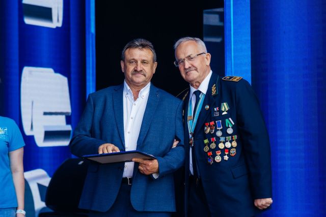 А время диктует новые стройки: от Бама – АЯМа – до Магадана… 