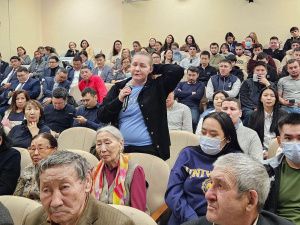 Альберт Семенов отчитался перед жителями Автодорожного избирательного округа