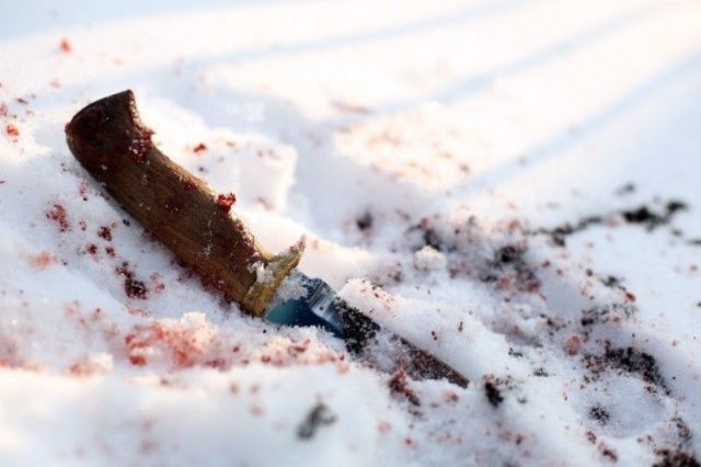 Работник лесопилки дважды за несколько дней ударил коллегу ножом. Второй удар оказался смертельным