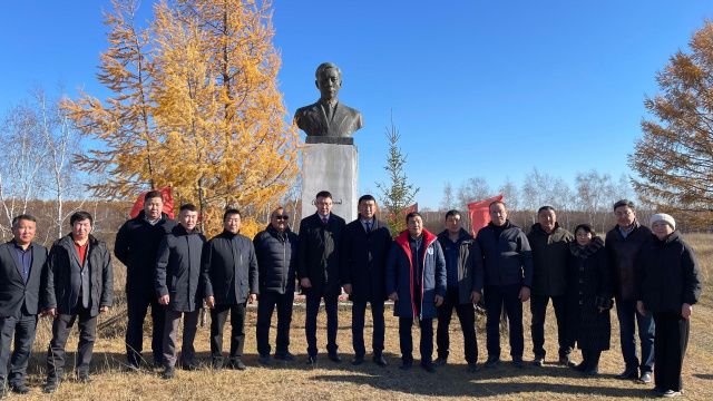 В Таттинском улусе воздали дань памяти  Платону Алексеевичу Ойунскому