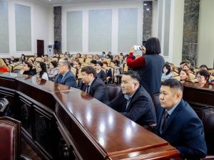 Сардана Авксентьева обсудила с директорами школ и детсадов актуальные вопросы