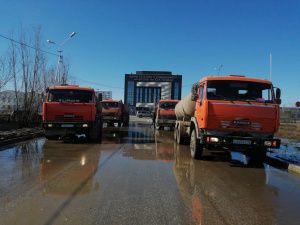 В Якутске в усиленном режиме ведутся работы по отводу и откачке талых вод