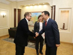 Глава Якутии встретился с организаторами «Тотального диктанта»