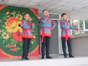 В АртАтриуме Дома дружбы народов прошёл праздничный концерт «Всероссийский день косоворотки под звон бубенцов»