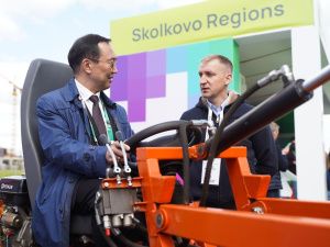 Айсен Николаев открыл павильон Якутии на X международной технологической конференции Startup Village