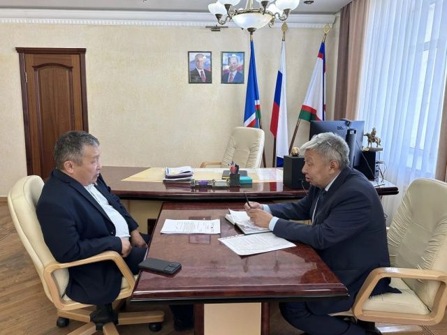 Дмитрий Садовников провел рабочую встречу с главой Намского улуса Юрием Слепцовым