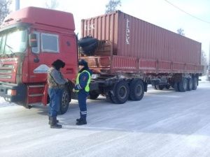 Сотрудники ГИБДД ловят нетрезвых водителей