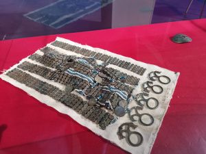 Древний кафтан, предположительно принадлежавший удаганке, представили на выставке в Якутске