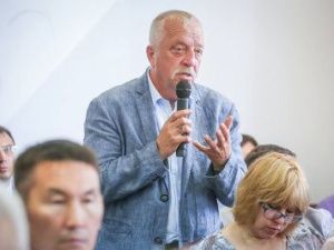 Во дворе мэра Алдана охотники убили медведя