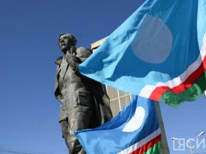Айсен Николаев поздравил якутян с Днëм государственности республики