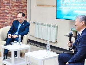 Айсен Николаев встретился с победителями молодёжного фестиваля «Муус устар» из Горного района