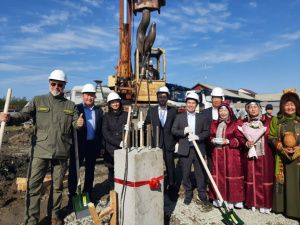 Установили первую сваю спортивного зала в селе Крест-Хальджай