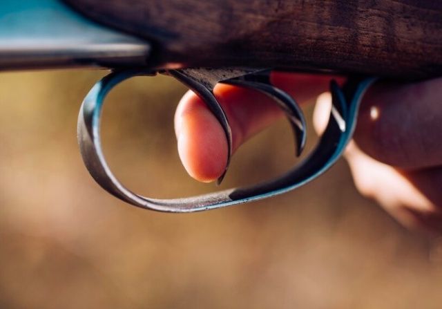 "Я пришёл тебя убить": Выстрелил в возлюбленную, избил прикладом, но она его простила