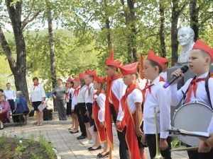 С ЛЕНИНЫМ — ЗА СЧАСТЬЕ РАБОЧИХ  