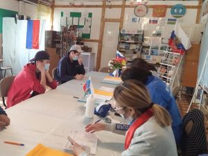 В Якутии на очных избирательных участках проголосовали первые избиратели