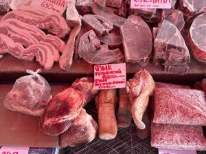 Цена мяса, ягод и прочего на "Крестьянском рынке"