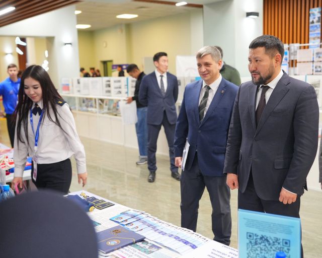 Евгению Григорьеву презентовали проекты по итогам стратегических сессий по подготовке к 400-летию Якутска