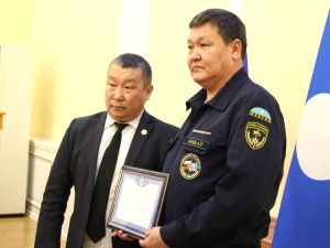 В День спасателя наградили сотрудников Службы спасения Якутии