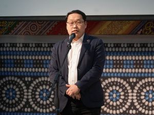 День эвенского языка