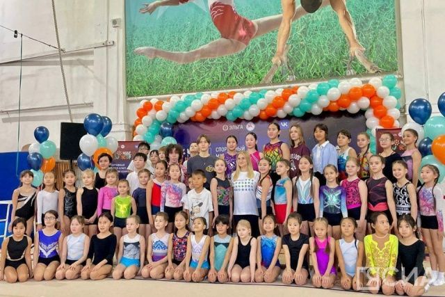 Олимпийская чемпионка Лилия Ахаимова провела мастер-класс для юных гимнастов Якутска