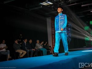 Очертания крыла стерха нанесли на экипировку участников эстафеты огня VIII игр «Дети Азии»