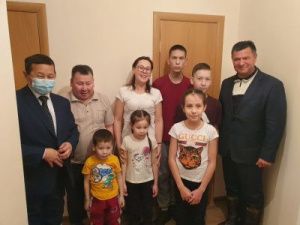 Андрей Тарасенко проверил ход переселения из аварийного жилья в Чурапчинском улусе