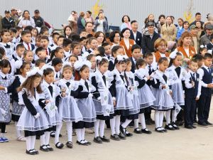 Глава Якутии принял участие в открытии новой школы в Кобяйском районе