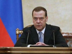 Медведев подписал распоряжение об индексации зарплат бюджетников на 4,3%