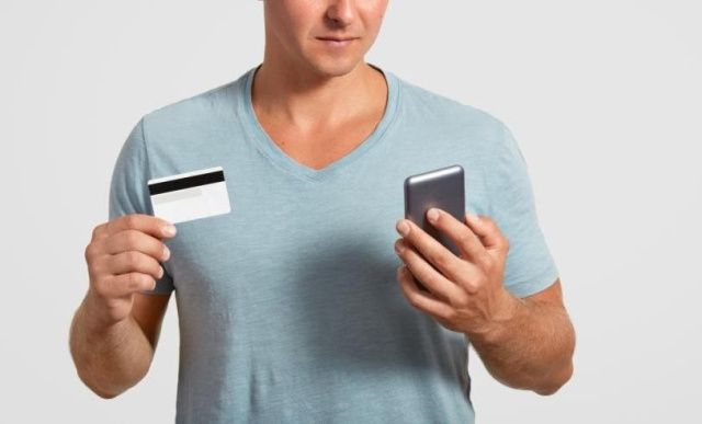 Житель Чурапчинского улуса обманом похитил 100 тысяч рублей и спустил эти деньги на спортивные ставки