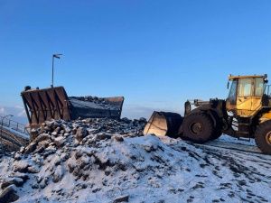 В Якутии водитель погрузчика засыпал углем рабочего. Мужчина погиб из-за механической асфиксии